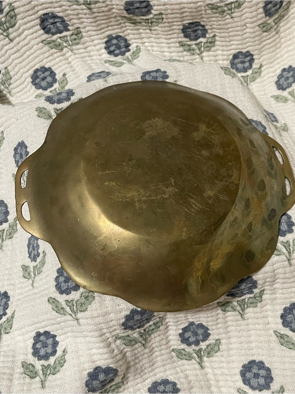Vintage Embossed Brass Vanity Tray / Ornate Floral Trinket Dish with Handles - Picture 4 of 4
